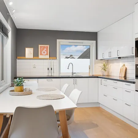 Appartement Modern With Wifi And New Furniture - Free Parking - 3 *